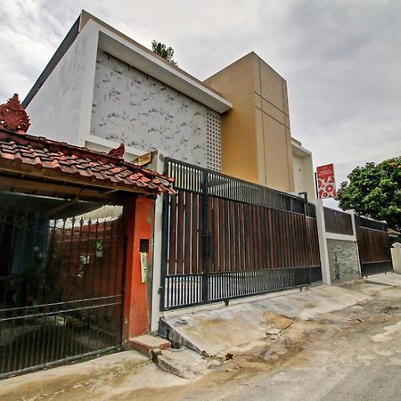 Oyo 90820 Madania Guesthouse Syariah Mataram Exterior photo